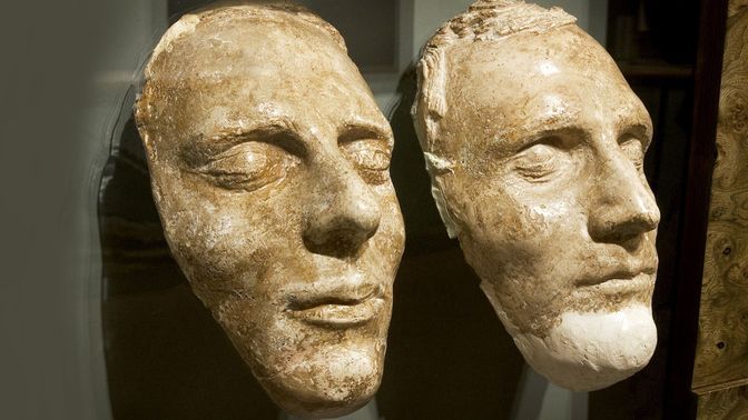 Museum photograph of the Dibble death masks: Joseph Smith on the left and Hyrum Smith on the right